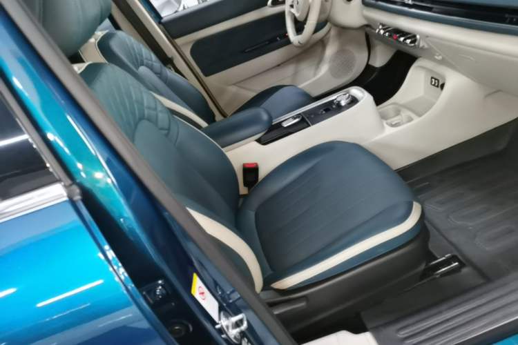 Used ORA Good Cat 2021 400km Standard Range Athena Edition Lithium-Ion Battery Right Front Seat