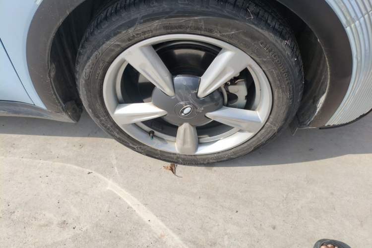 Used ORA Good Cat 2021 400km Standard Range Athena Edition Lithium Iron Phosphate Right Front Wheel Hub