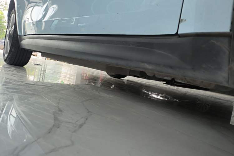 Used ORA Good Cat 2021 400km Standard Range Athena Edition Lithium Iron Phosphate Right Side Sill