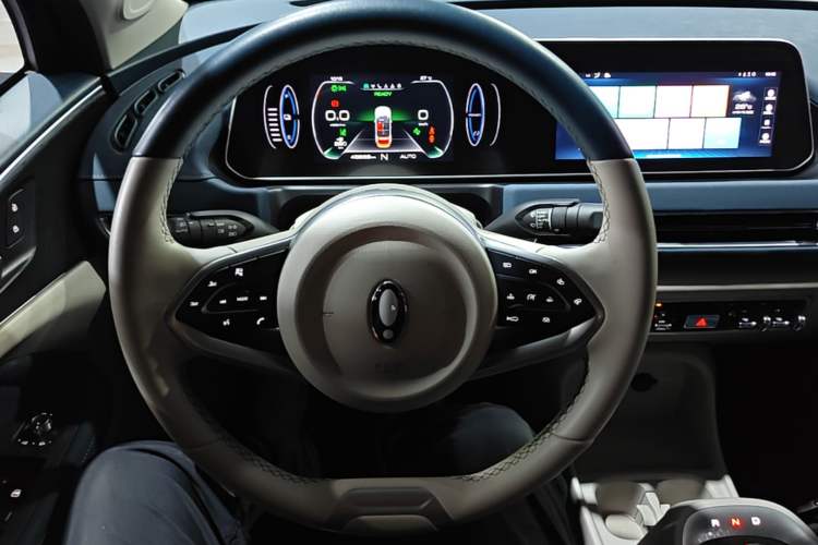 Used ORA Good Cat 2021 400km Standard Range Venus Edition Lithium Iron Phosphate Steering Wheel