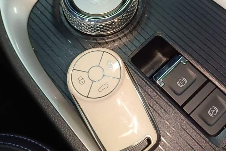 Used ORA Good Cat 2021 400km Standard Range Venus Edition Lithium-Ion Battery Vehicle Key