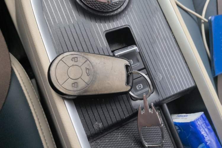 Used ORA Good Cat 2021 500km Long-Range Poseidon Edition Lithium-Ion Battery Vehicle Key