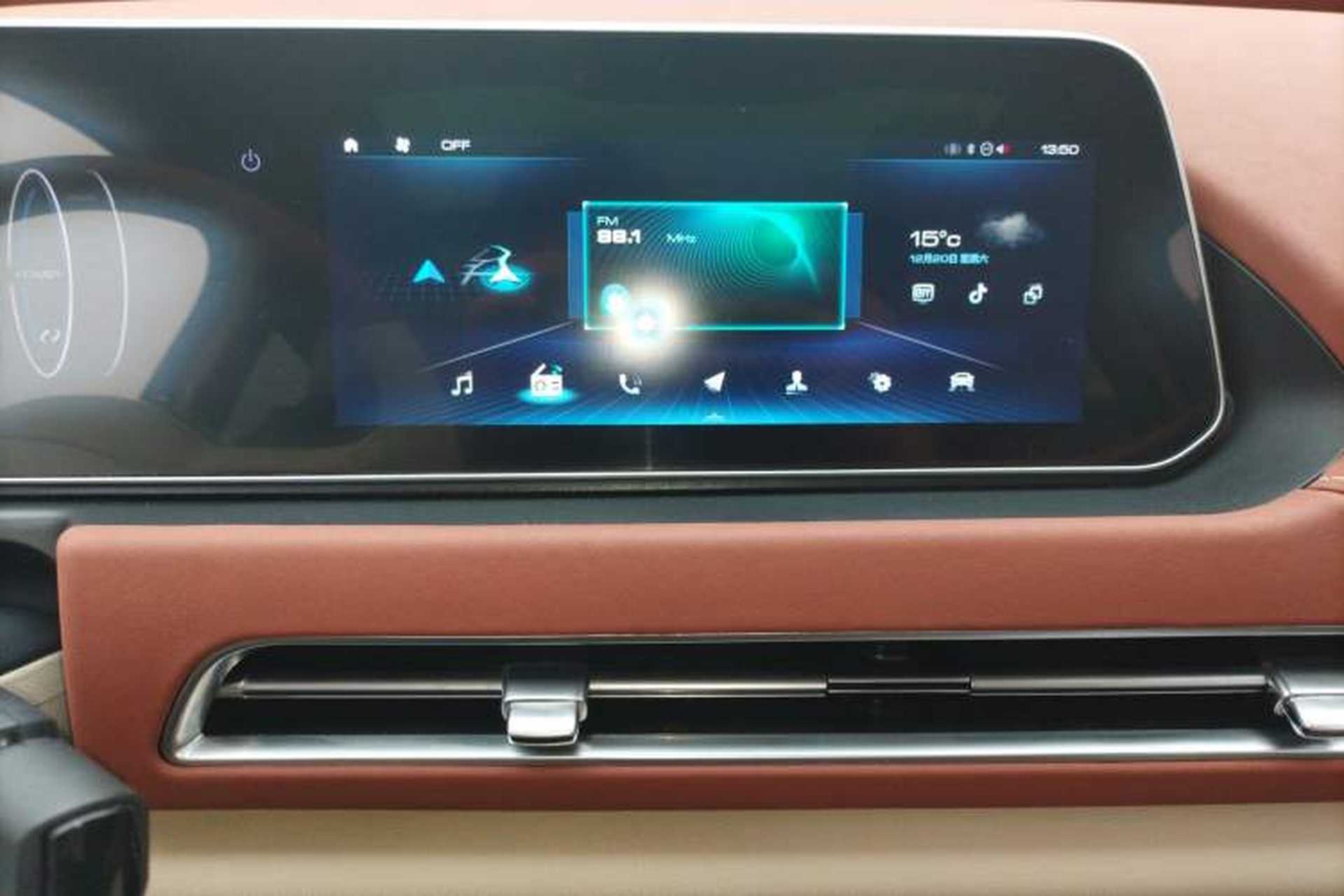 Used ORA Good Cat 2021 400km Standard Range Venus Edition Lithium-Ion Battery Audio And AC Panel