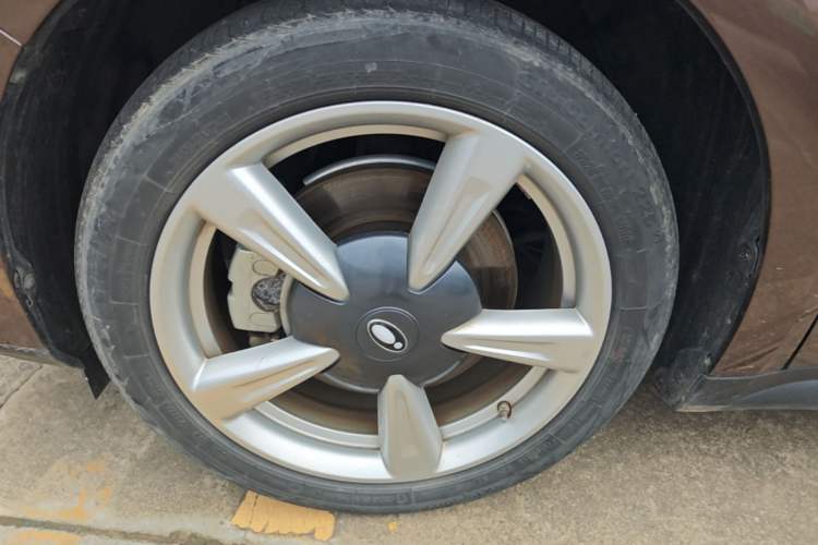 Used ORA Good Cat 2021 400km Standard Range Venus Edition Lithium Iron Phosphate Left Front Wheel Hub