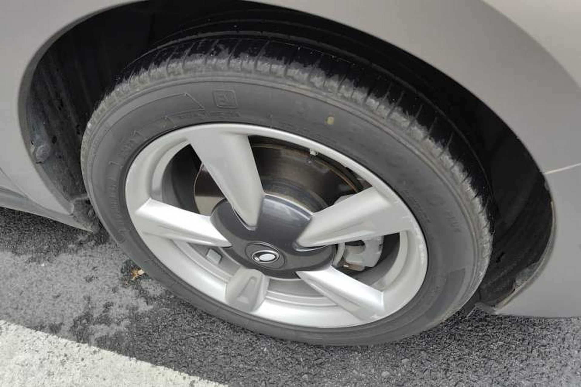 Used ORA Good Cat 2021 400km Standard Range Athena Edition Lithium Iron Phosphate Right Front Wheel Hub