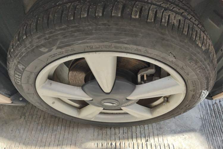 Used ORA Good Cat 2021 400km Standard Range Athena Edition Lithium-Ion Battery Right Front Wheel Hub