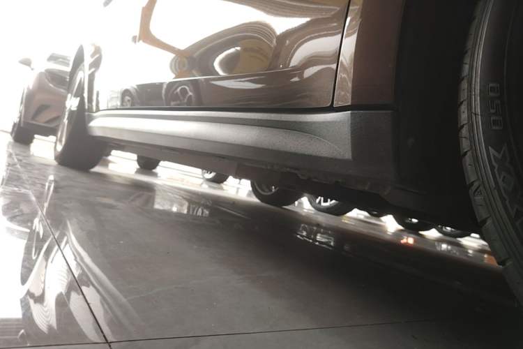 Used ORA Good Cat 2021 400km Standard Range Venus Edition Lithium Iron Phosphate Right Side Sill