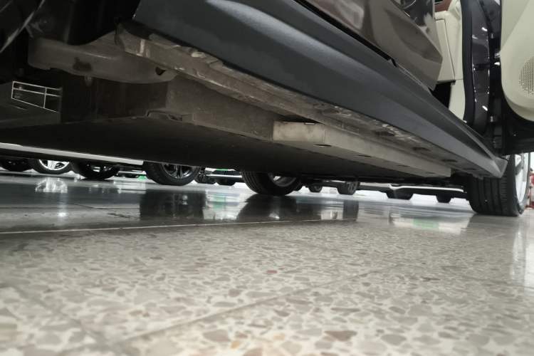 Used ORA Good Cat 2021 400km Standard Range Venus Edition Lithium Iron Phosphate Right Side Sill