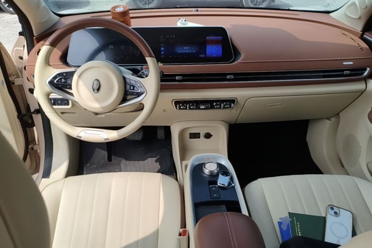 Used ORA Good Cat 2021 400km Standard Range Venus Edition Lithium Iron Phosphate Center Console