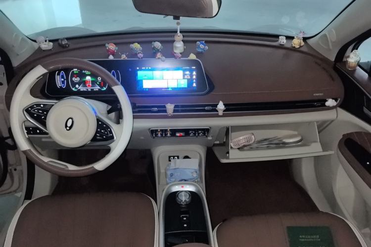 Used ORA Good Cat 2021 400km Standard Range Venus Edition Lithium-Ion Battery Center Console