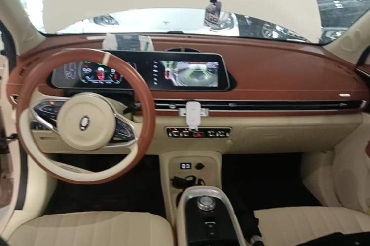 Used ORA Good Cat 2021 400km Standard Range Venus Edition Lithium Iron Phosphate Center Console