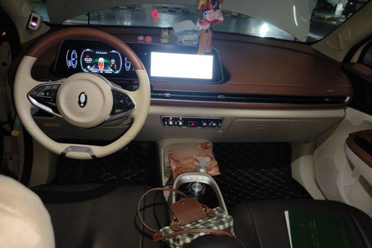 Used ORA Good Cat 2021 400km Standard Range Athena Edition Lithium-Ion Battery Center Console