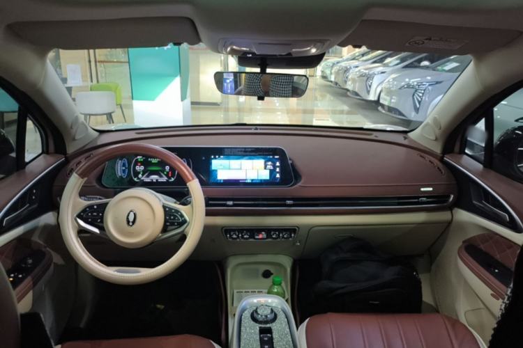 Used ORA Good Cat 2021 400km Standard Range Venus Edition Lithium-Ion Battery Center Console