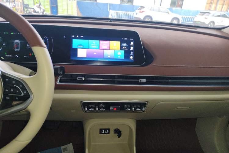 Used ORA Good Cat 2021 400km Standard Range Athena Edition Lithium-Ion Battery Audio And AC Panel