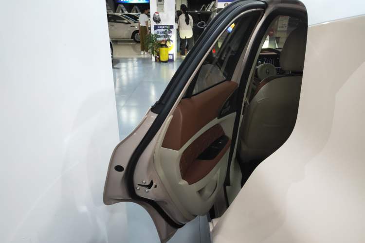 Used ORA Good Cat 2021 400km Standard Range Venus Edition Lithium Iron Phosphate Left Rear Door Interior