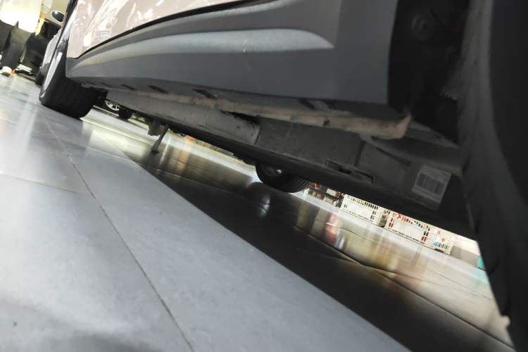 Used ORA Good Cat 2021 400km Standard Range Venus Edition Lithium Iron Phosphate Left Side Sill