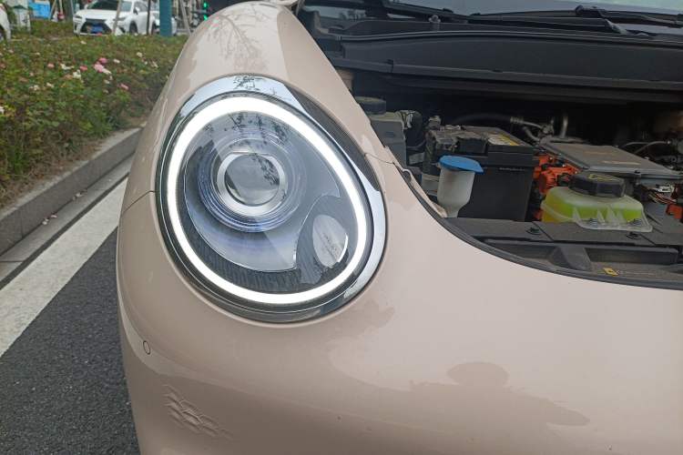 Used ORA Good Cat 2021 500km Long-Range Poseidon Edition Lithium-Ion Battery Right Front Headlight