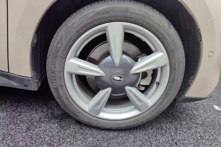 Used ORA Good Cat 2021 400km Standard Range Athena Edition Lithium Iron Phosphate Right Front Wheel Hub