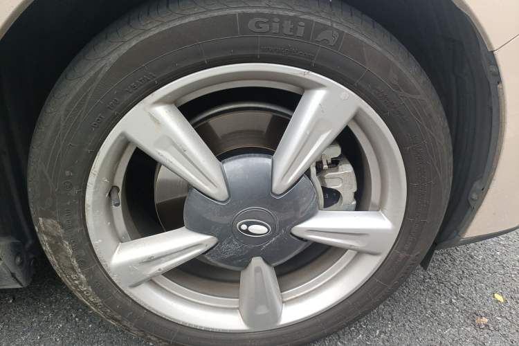 Used ORA Good Cat 2021 500km Long-Range Poseidon Edition Lithium-Ion Battery Right Front Wheel Hub