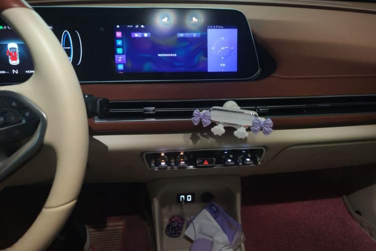 Used ORA Good Cat 2021 400km Standard Range Athena Edition Lithium-Ion Battery Audio And AC Panel