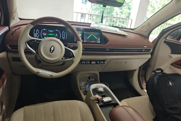 Used ORA Good Cat 2021 400km Standard Range Venus Edition Lithium-Ion Battery Center Console