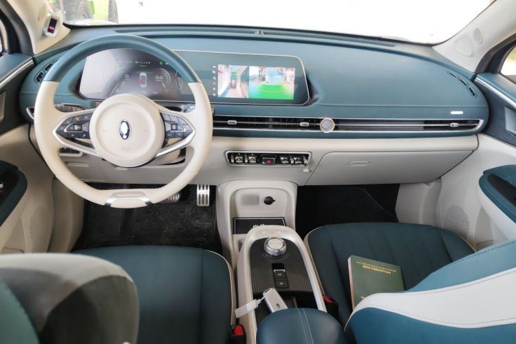 Used ORA Good Cat 2021 400km Standard Range Athena Edition Lithium-Ion Battery Center Console