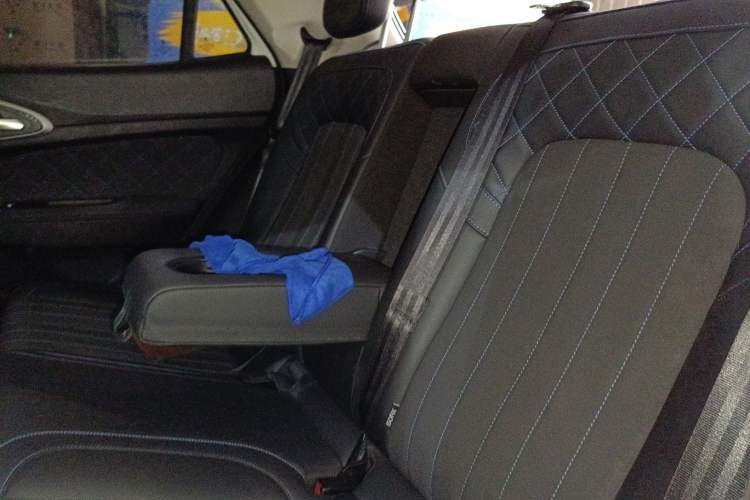 Used ORA Good Cat 2021 400km Standard Range Athena Edition Lithium-Ion Battery Left Rear Seat
