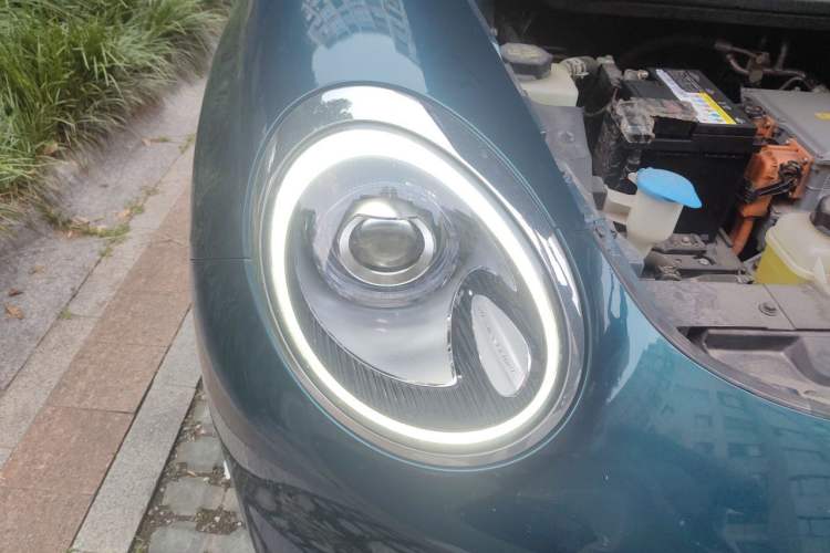 Used ORA Good Cat 2021 400km Standard Range Athena Edition Lithium Iron Phosphate Right Front Headlight