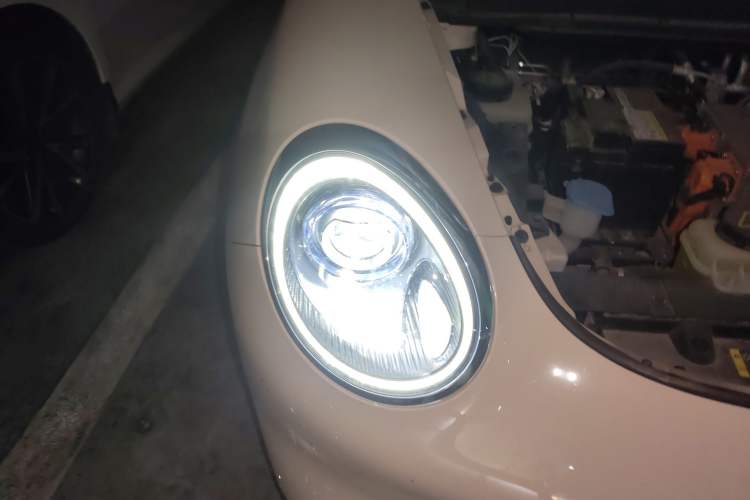Used ORA Good Cat 2021 400km Standard Range Athena Edition Lithium Iron Phosphate Right Front Headlight