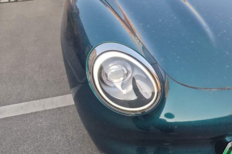 Used ORA Good Cat 2021 400km Standard Range Athena Edition Lithium-Ion Battery Right Front Headlight