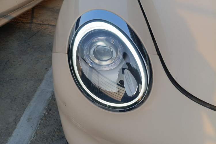 Used ORA Good Cat 2021 400km Standard Range Athena Edition Lithium-Ion Battery Right Front Headlight