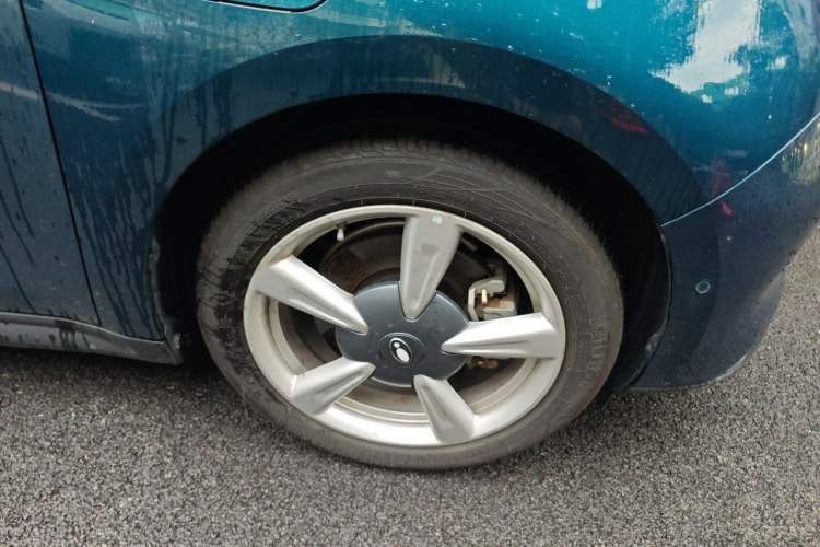 Used ORA Good Cat 2021 400km Standard Range Athena Edition Lithium Iron Phosphate Right Front Wheel Hub