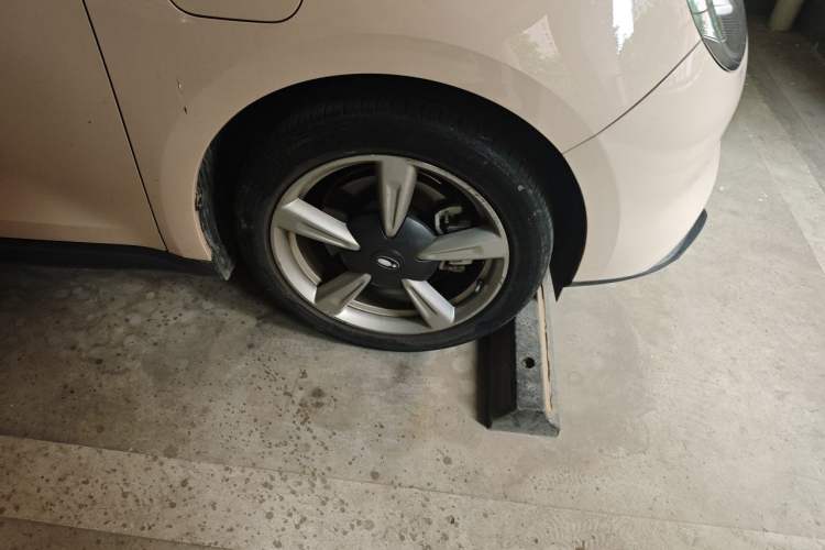 Used ORA Good Cat 2021 400km Standard Range Venus Edition Lithium-Ion Battery Right Front Wheel Hub