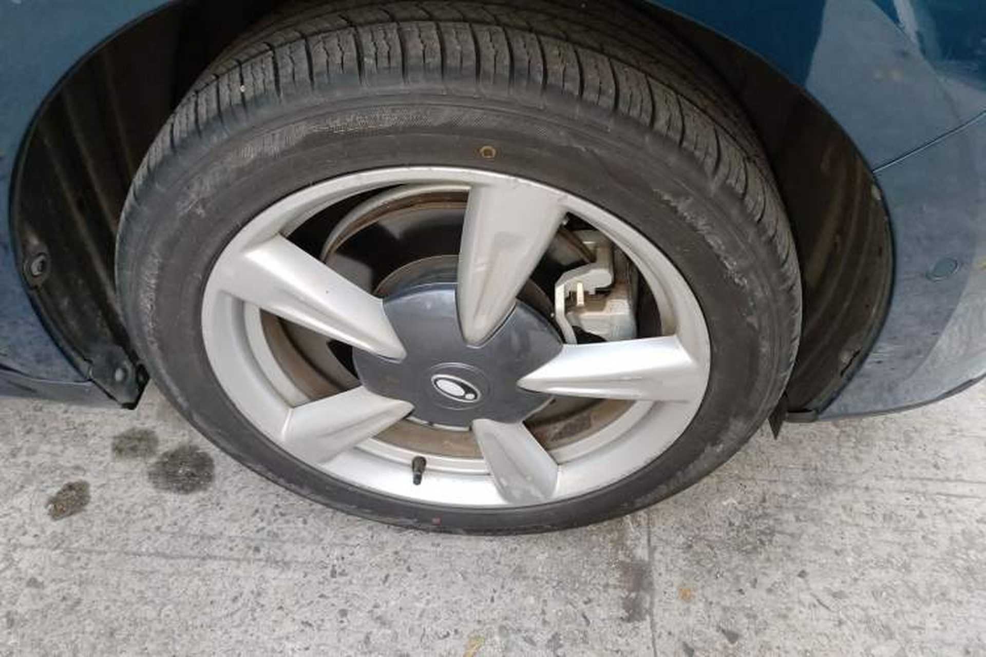 Used ORA Good Cat 2021 400km Standard Range Athena Edition Lithium-Ion Battery Right Front Wheel Hub