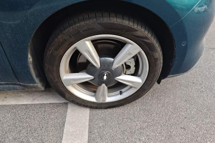 Used ORA Good Cat 2021 400km Standard Range Athena Edition Lithium-Ion Battery Right Front Wheel Hub