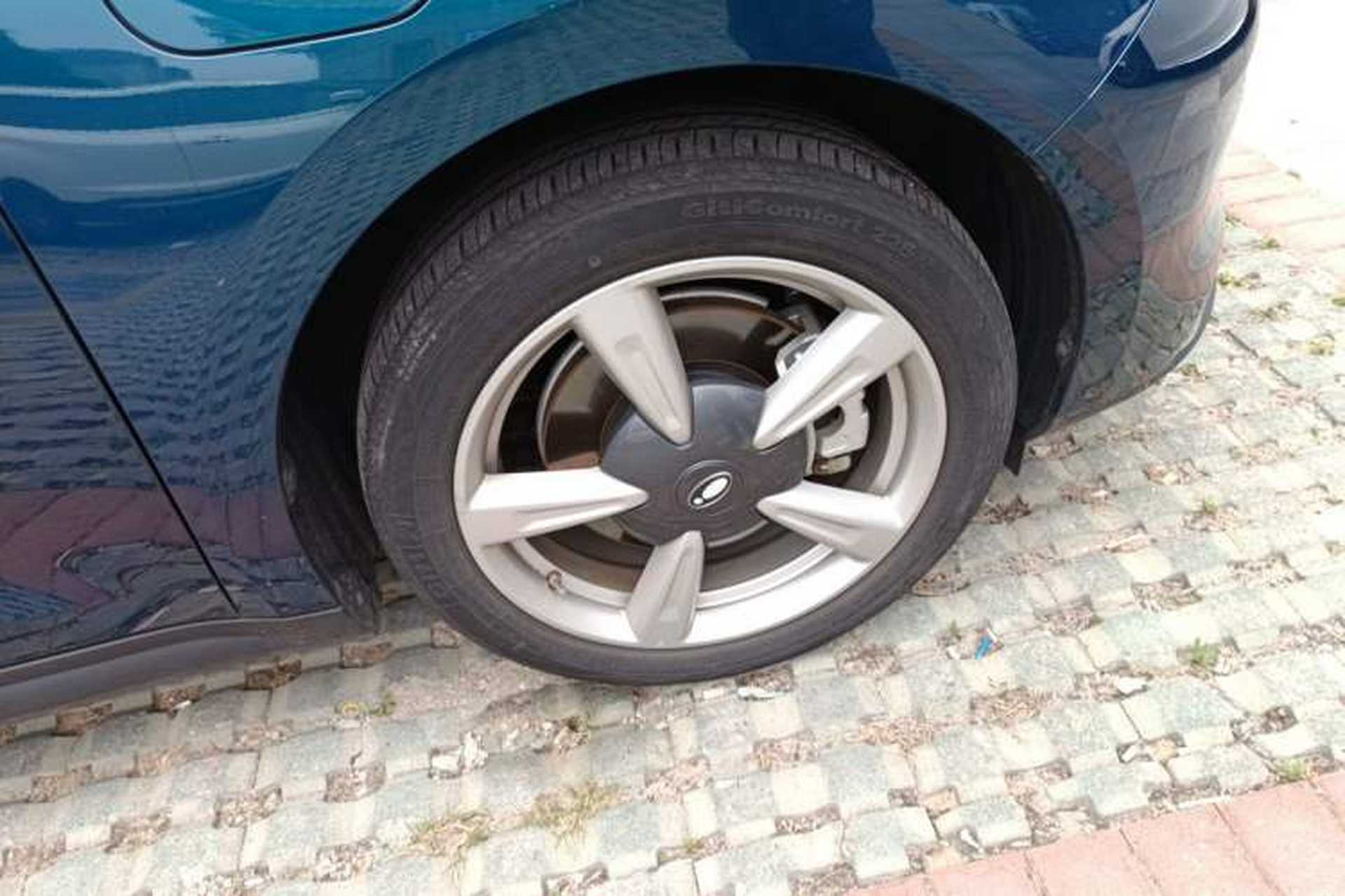 Used ORA Good Cat 2021 400km Standard Range Venus Edition Lithium-Ion Battery Right Front Wheel Hub