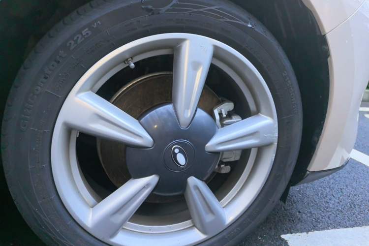 Used ORA Good Cat 2021 400km Standard Range Venus Edition Lithium Iron Phosphate Right Front Wheel Hub
