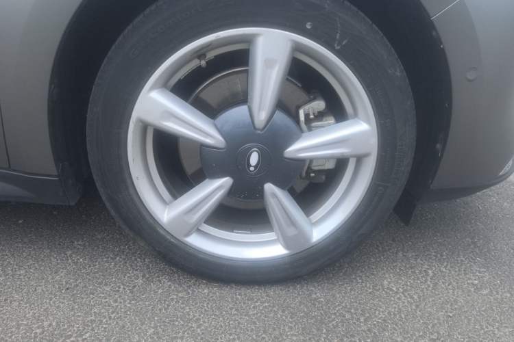 Used ORA Good Cat 2021 400km Standard Range Athena Edition Lithium Iron Phosphate Right Front Wheel Hub
