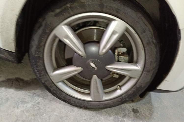 Used ORA Good Cat 2021 400km Standard Range Athena Edition Lithium-Ion Battery Right Front Wheel Hub