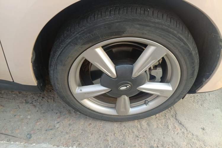 Used ORA Good Cat 2021 400km Standard Range Athena Edition Lithium-Ion Battery Right Front Wheel Hub