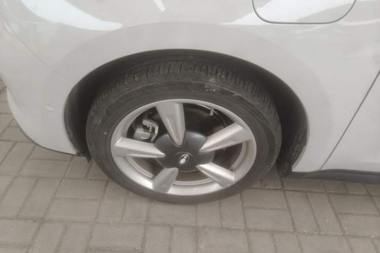 Used ORA Good Cat 2021 400km Standard Range Athena Edition Lithium-Ion Battery Left Front Wheel Hub