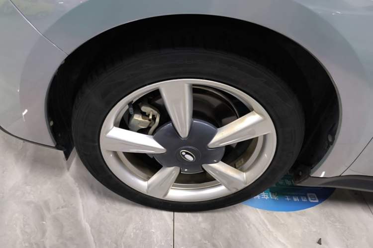 Used ORA Good Cat 2021 400km Standard Range Venus Edition Lithium-Ion Battery Left Front Wheel Hub
