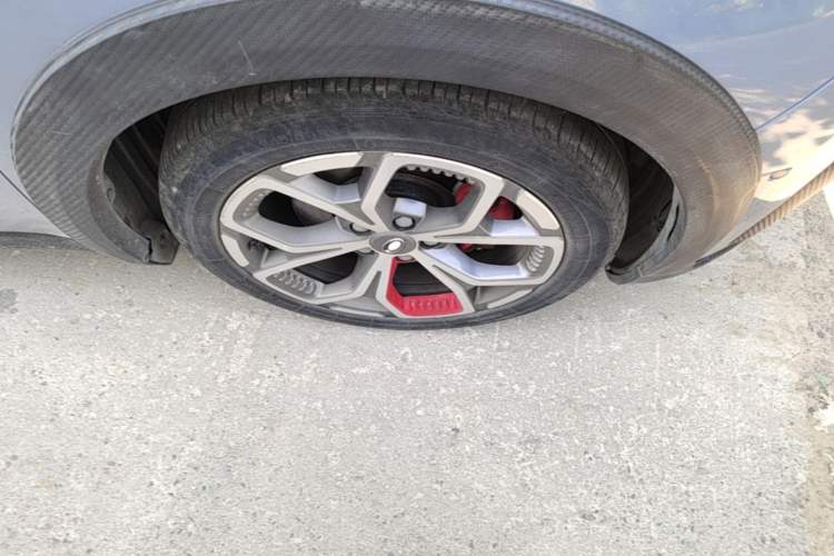 Used ORA Good Cat 2021 500km Long-Range Poseidon Edition Lithium-Ion Battery Right Front Wheel Hub