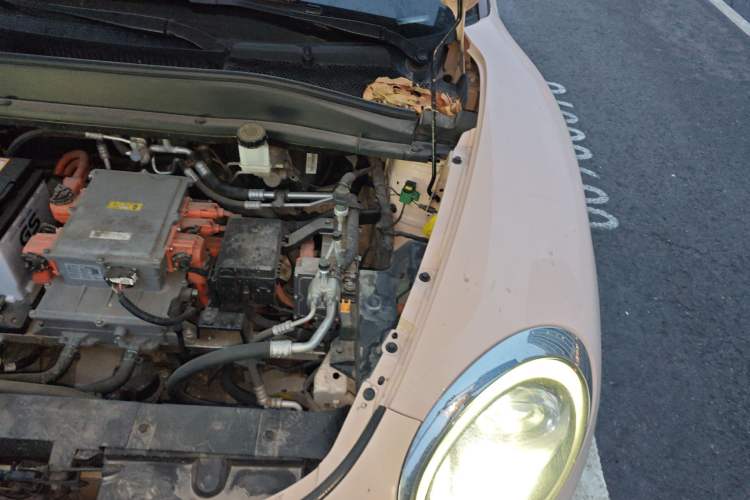 Used ORA Good Cat 2021 400km Standard Range Athena Edition Lithium-Ion Battery Engine Bay Left