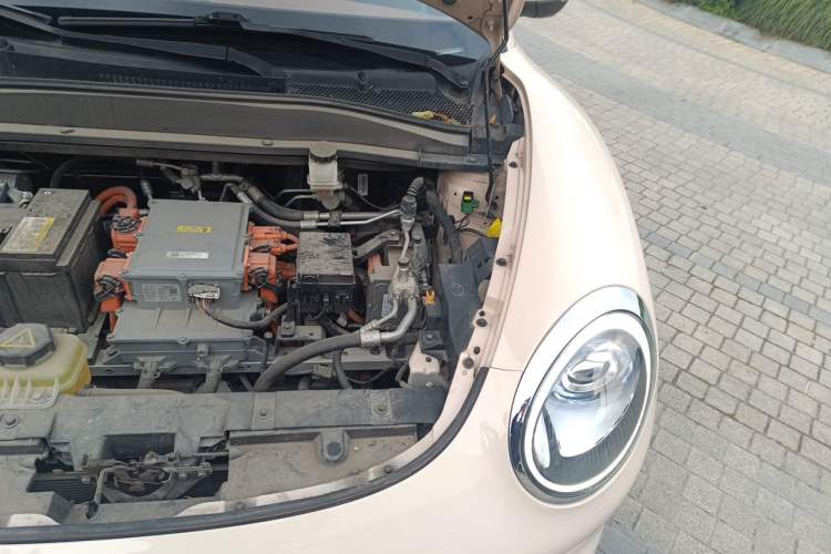 Used ORA Good Cat 2021 400km Standard Range Venus Edition Lithium-Ion Battery Engine Bay Left