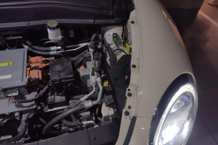 Used ORA Good Cat 2021 400km Standard Range Venus Edition Lithium-Ion Battery Engine Bay Left