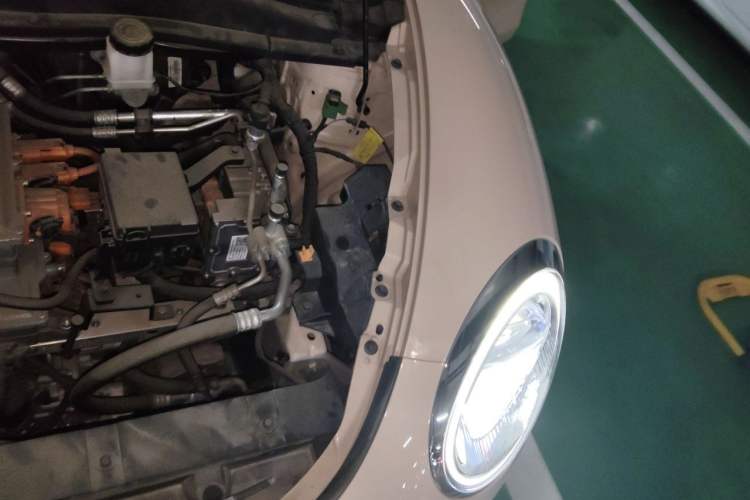 Used ORA Good Cat 2021 500km Long-Range Poseidon Edition Lithium-Ion Battery Engine Bay Left