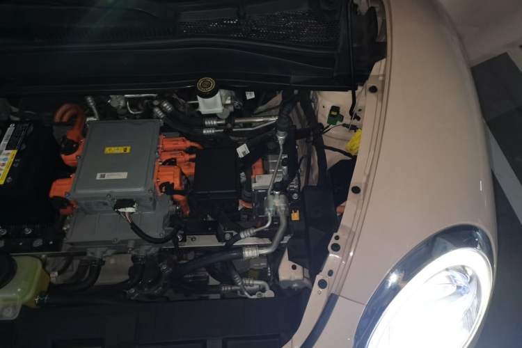 Used ORA Good Cat 2021 500km Long-Range Poseidon Edition Lithium-Ion Battery Engine Bay Left