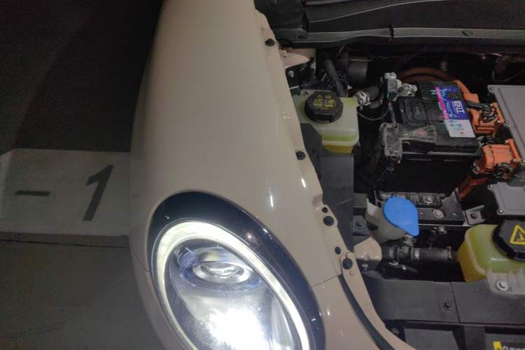 Used ORA Good Cat 2021 400km Standard Range Venus Edition Lithium-Ion Battery Engine Bay Right