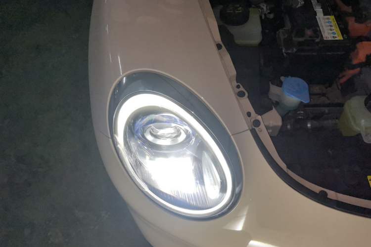 Used ORA Good Cat 2021 400km Standard Range Venus Edition Lithium-Ion Battery Engine Bay Right